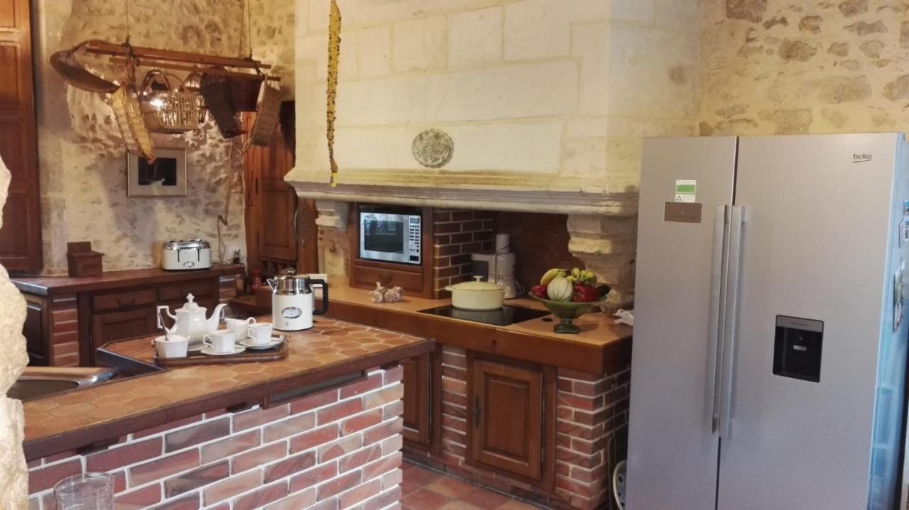 14Th Century Priory In Pressigny Bed & Breakfast Pressigny  Exterior photo